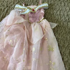 Aurora disney girls dress
Size M 9/10